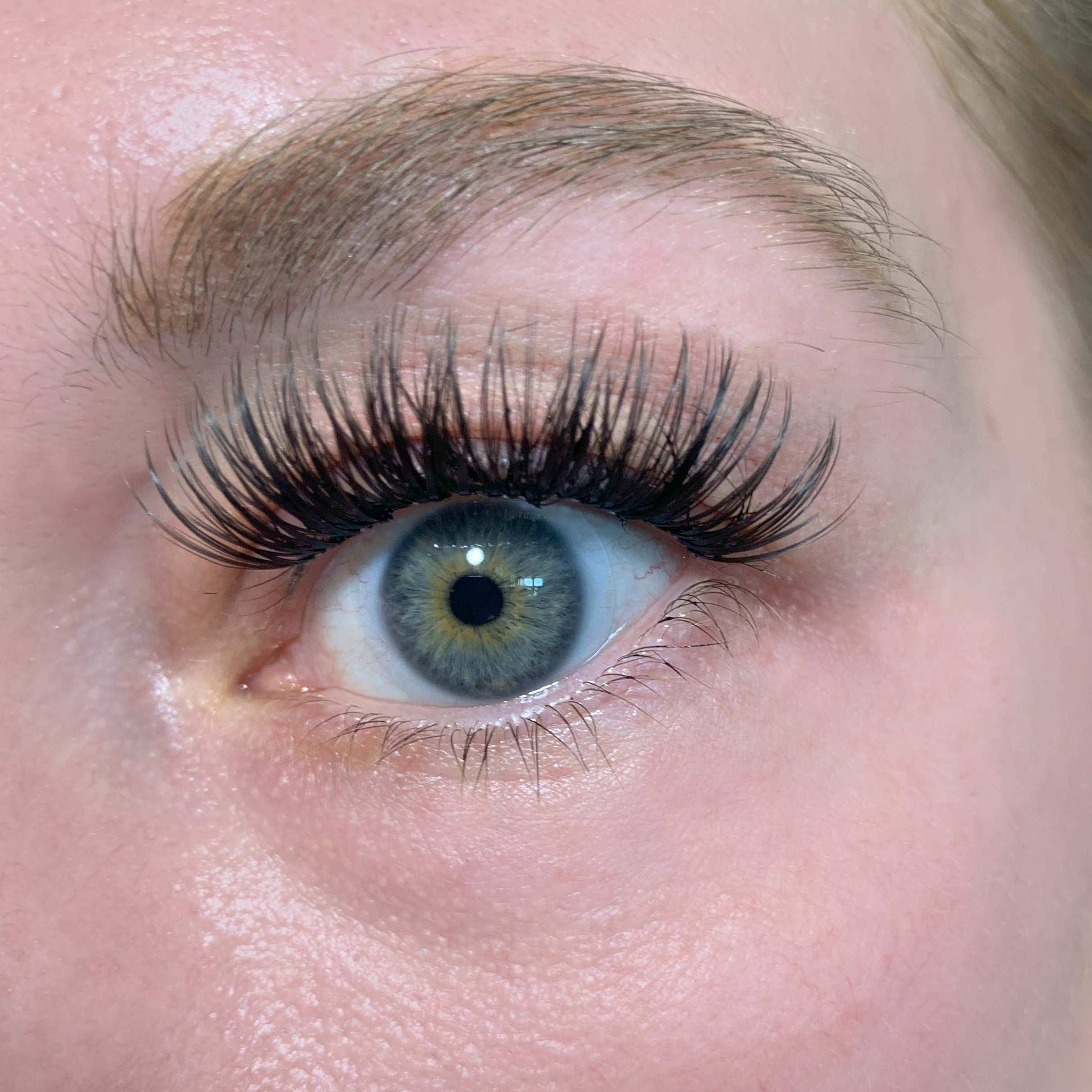 Hello Gorgeous - Wimpernextensions